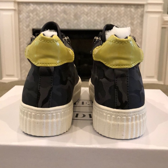 Steve Madden Grey Camo High Top Sneaker. NEW - Picture 3 of 6